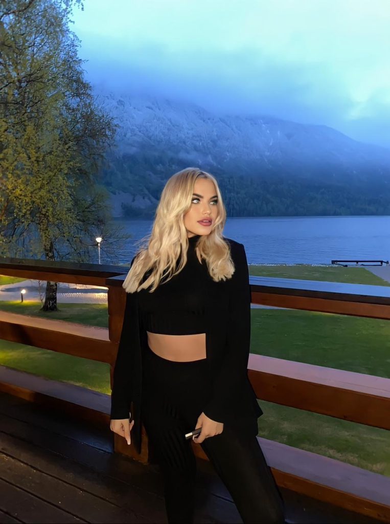 Эскорт-модель Лёля