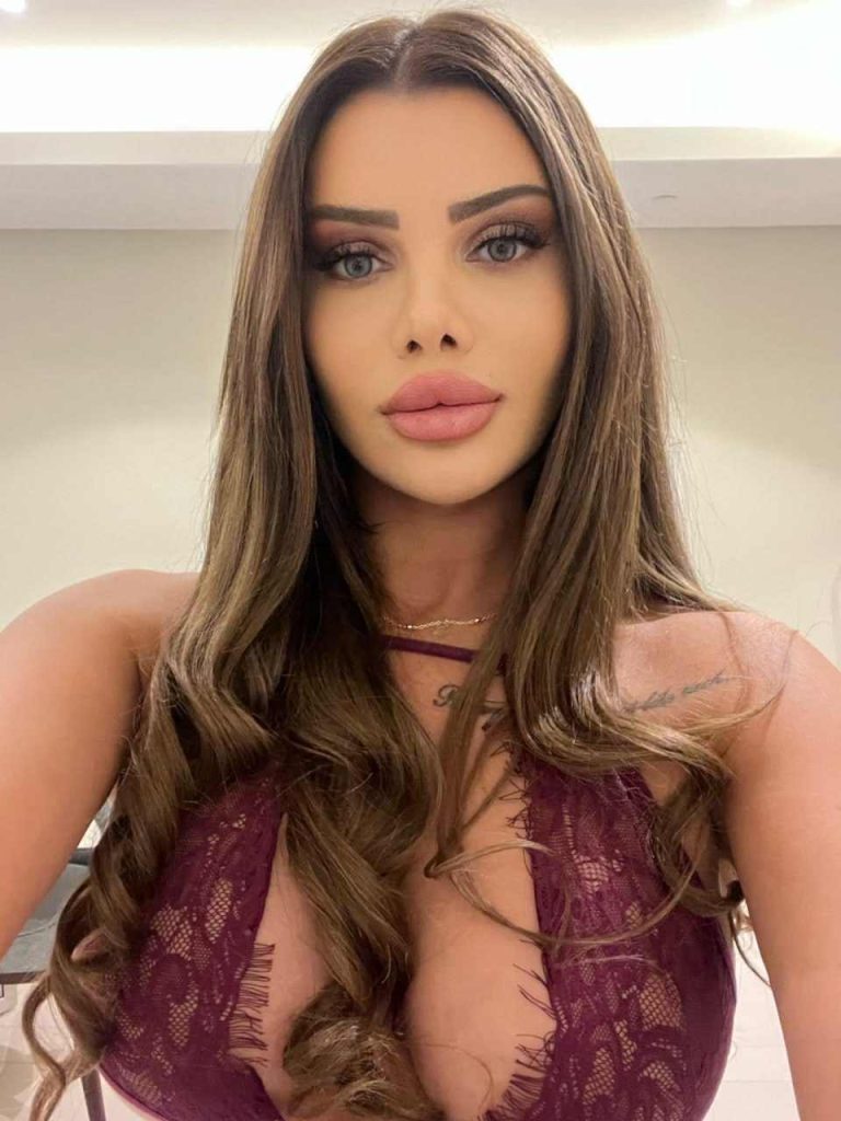 Эскортница Блум