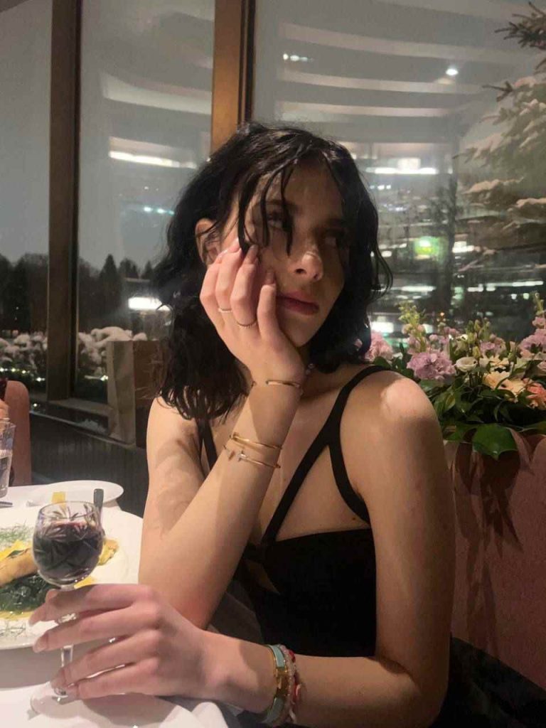 Эскортница Дина