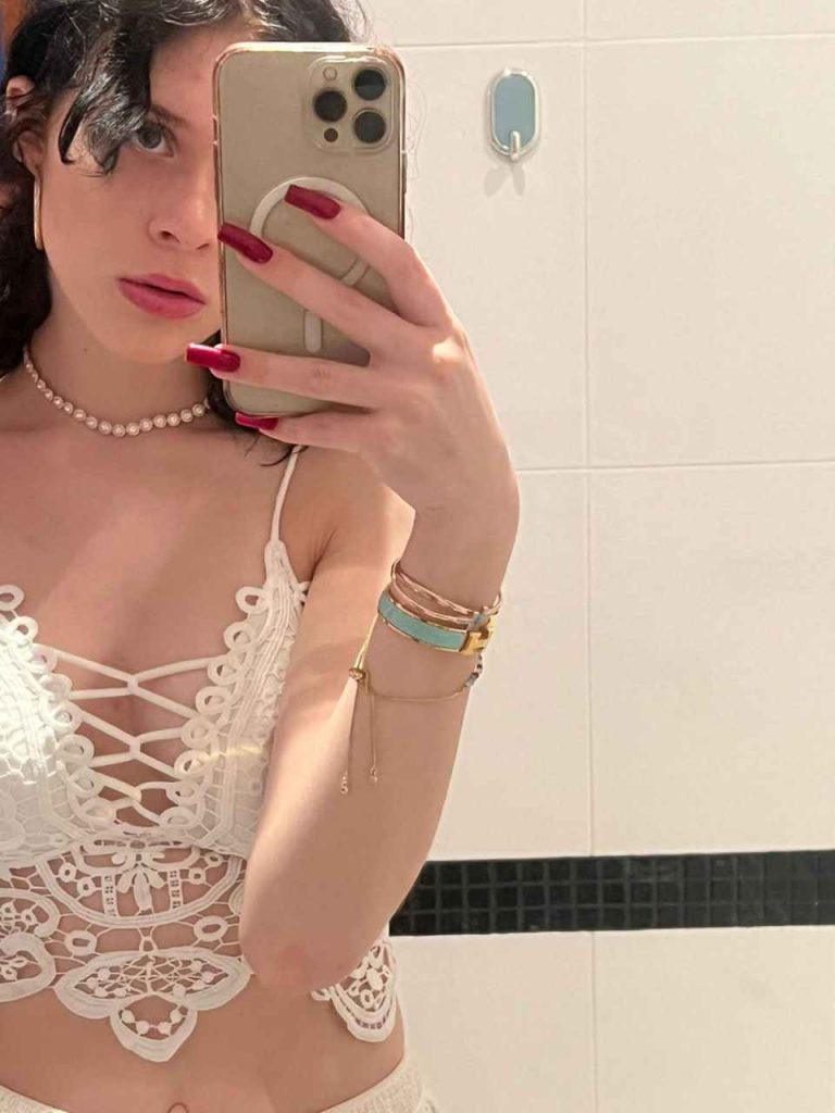 Эскортница Дина