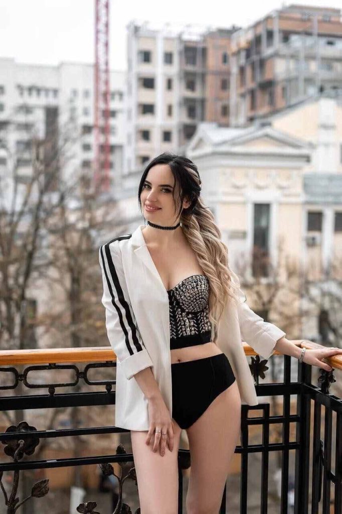 Эскортница Мия